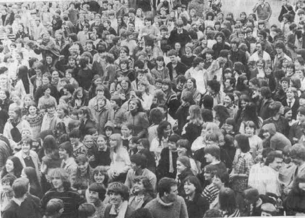 Foto der Abi-Abschluß-Feier 1982 am Gymnasium Hochdahl